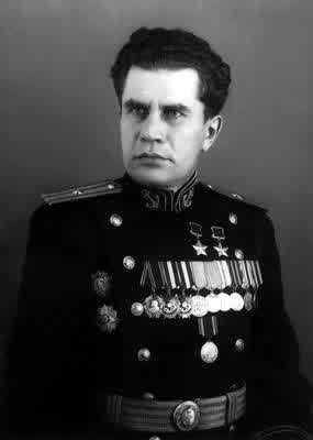 Виктор Николаевич Леонов